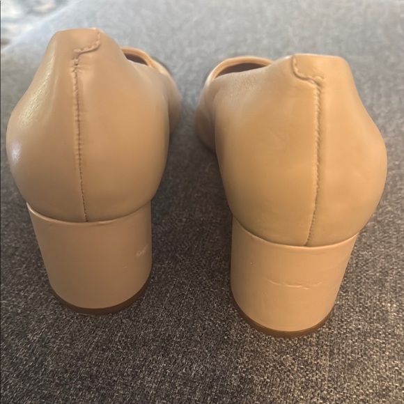 Elegant Evolve Beige and Black Women's Shoes - Picture 5 of 8